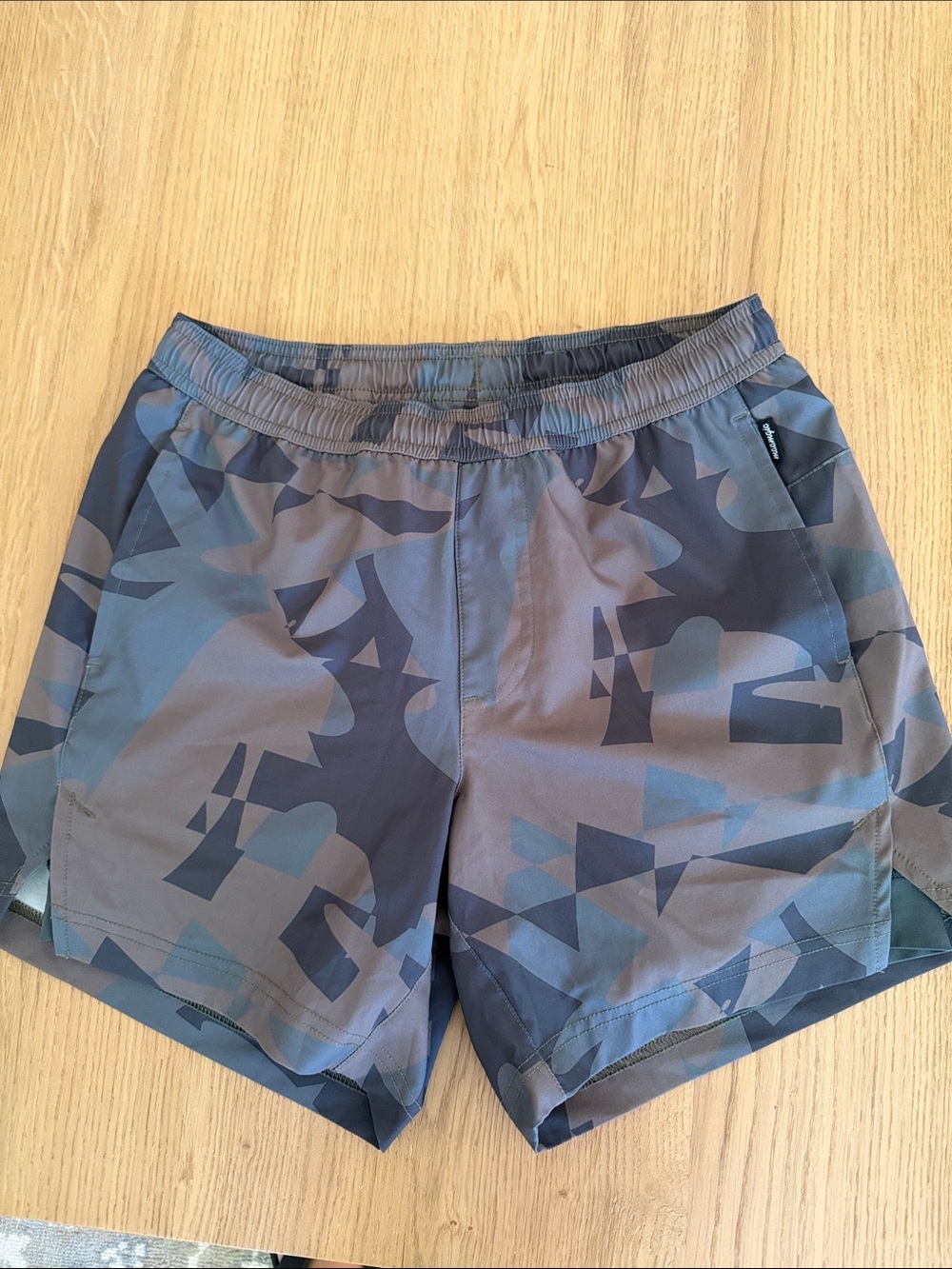 Men's Athletic Patterned Shorts in Camouflage green